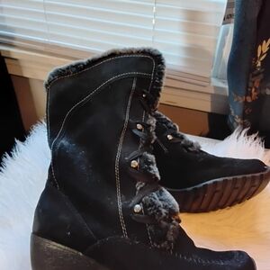 London Fog Black Lace Up Boots Classic Design